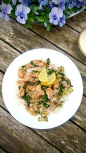 Read more about the article Kip met paksoi, honing-gember marinade & rijst